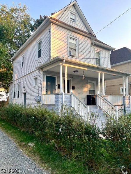 view of front of property with covered porch