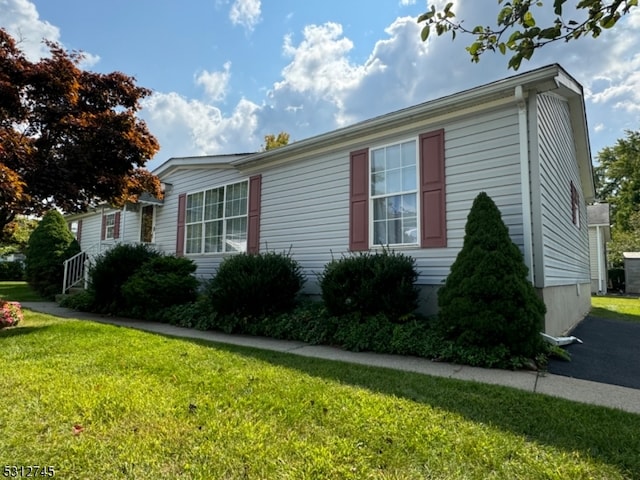 exterior space featuring a front lawn