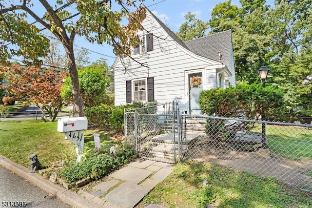 view of front of property with a front yard