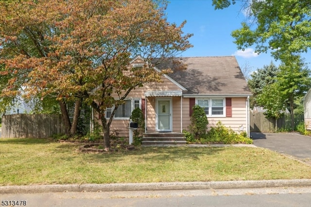 view of front of house with a front yard