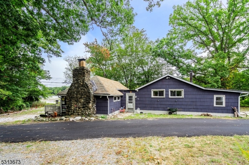 view of side of property