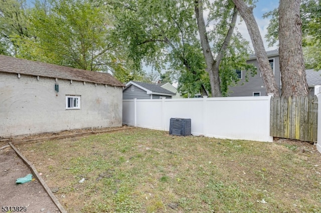 view of yard featuring cooling unit