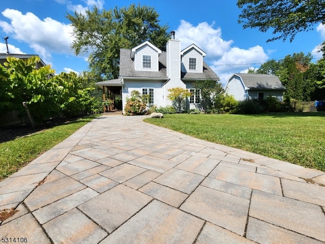 view of front of home with a front lawn and a carport