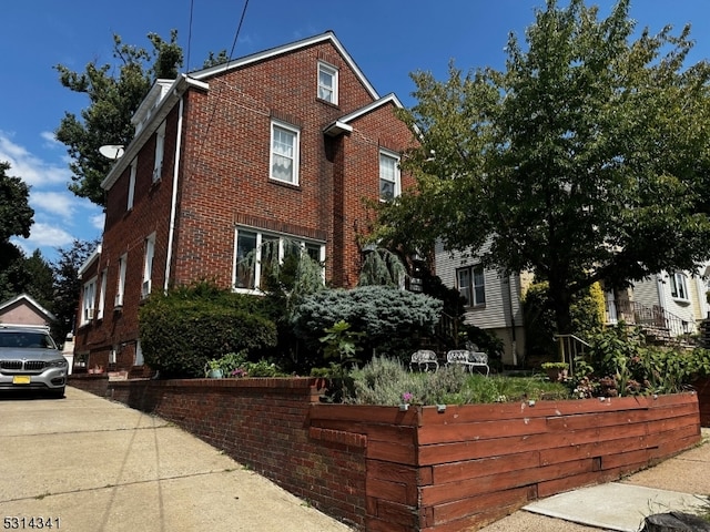 view of front facade