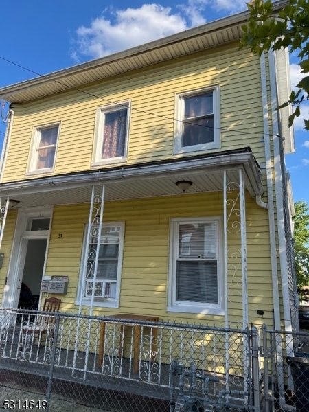 view of front of home featuring a porch