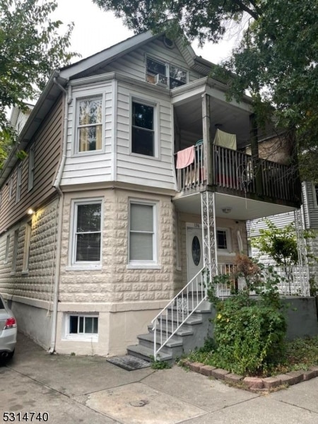 view of front of property with a balcony