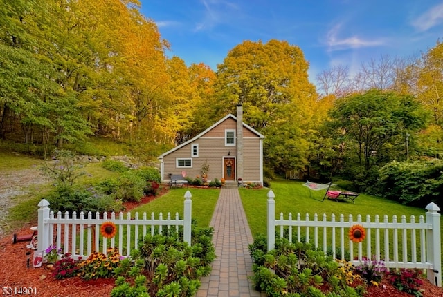 view of front of home featuring a front lawn