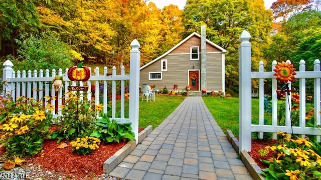 view of community featuring a yard