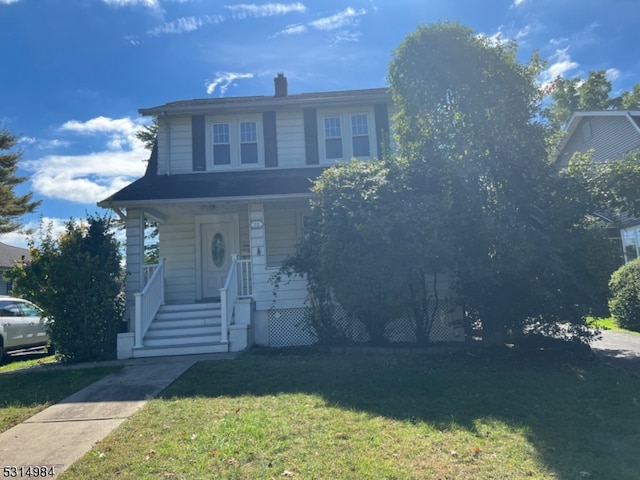 view of front of property with a front yard