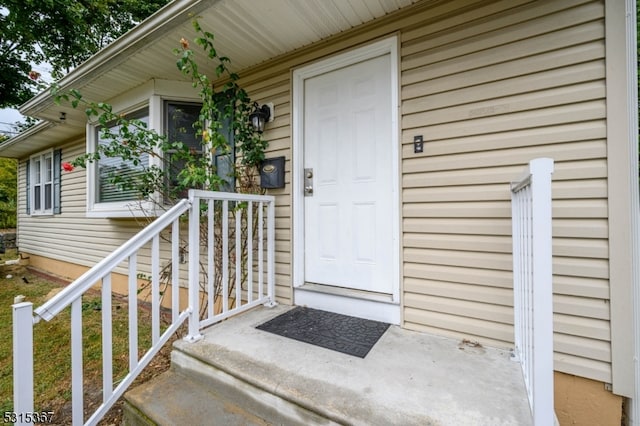 doorway to property with covered porch