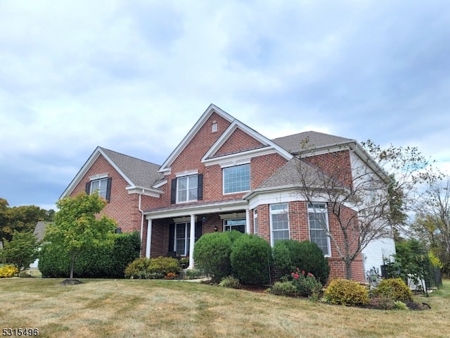 view of front facade with a front lawn