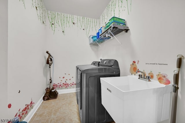 washroom with independent washer and dryer, sink, and light tile patterned floors