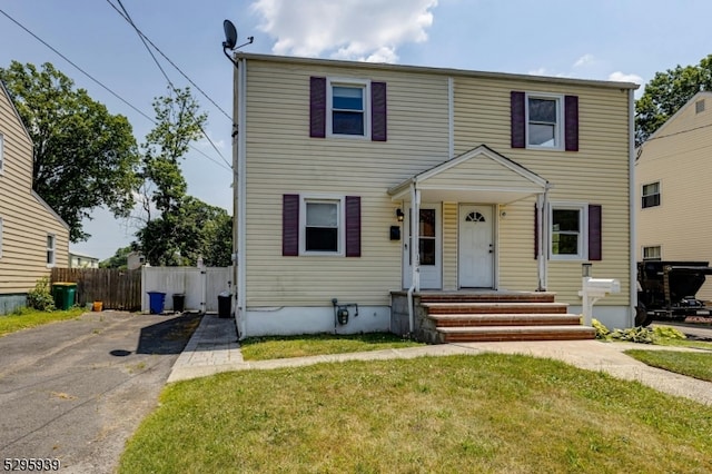 view of front of house with a front yard