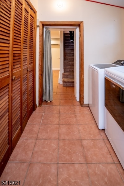 laundry area featuring light tile patterned floors and independent washer and dryer