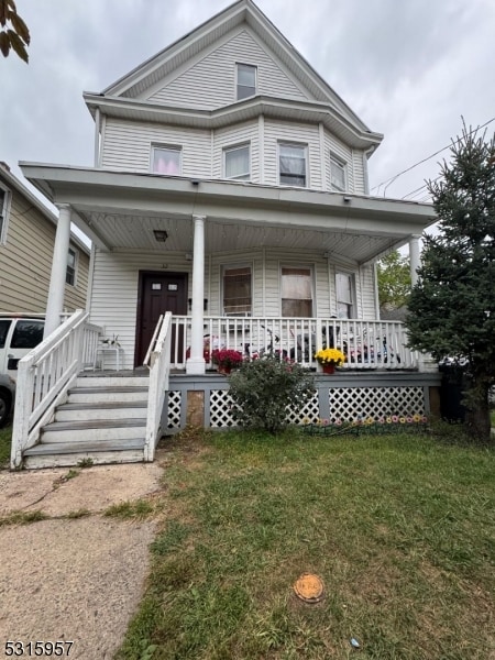 view of front of house featuring a front yard and a porch