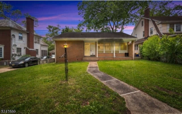 view of front of house featuring a lawn