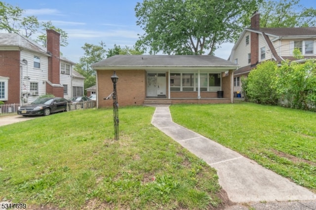 view of front of house featuring a front yard