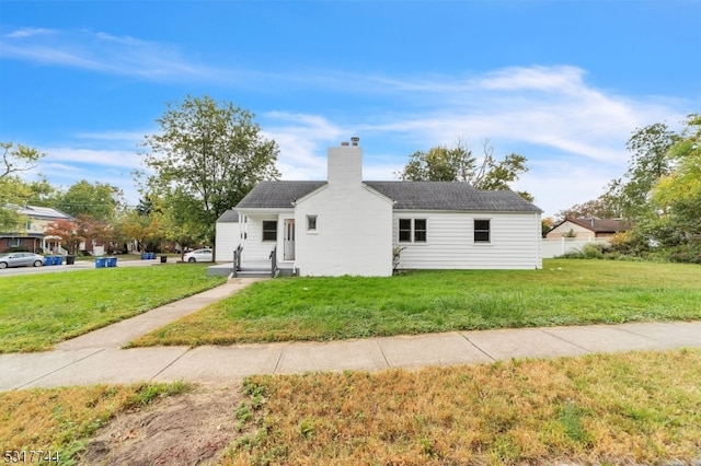 view of front of home with a front lawn