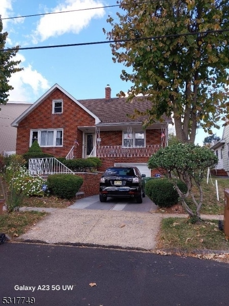 view of front facade with a garage