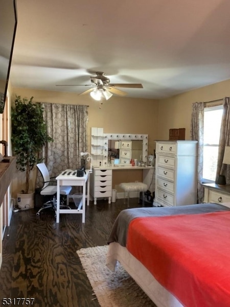 bedroom featuring dark wood-type flooring and ceiling fan