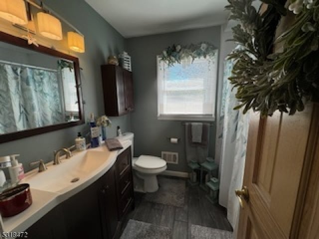 full bath featuring toilet, wood finished floors, visible vents, vanity, and a shower with curtain