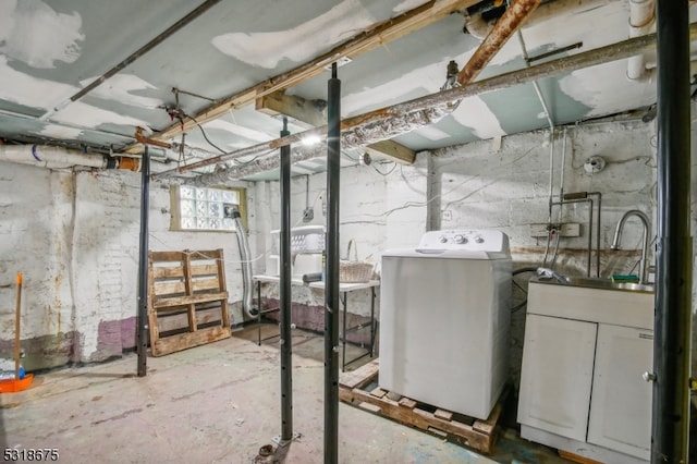 basement featuring washer / dryer