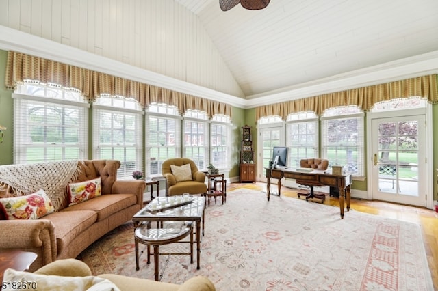 sunroom with vaulted ceiling and ceiling fan