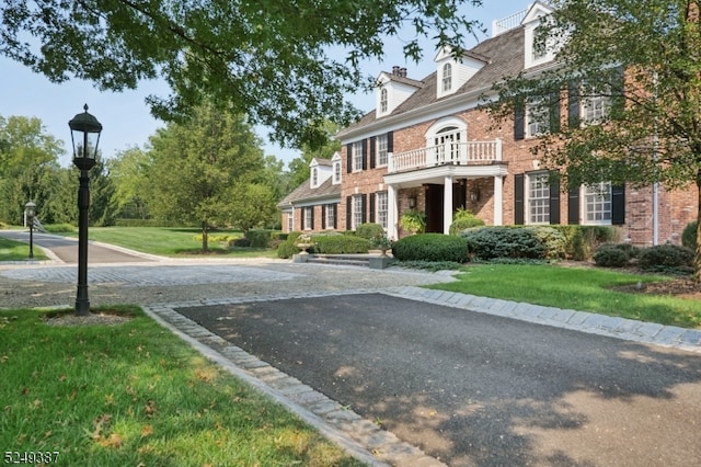 exterior space featuring a lawn