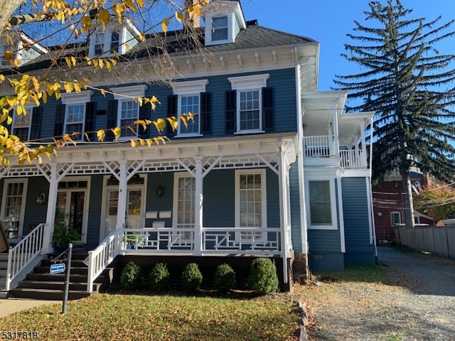 italianate-style house featuring a porch