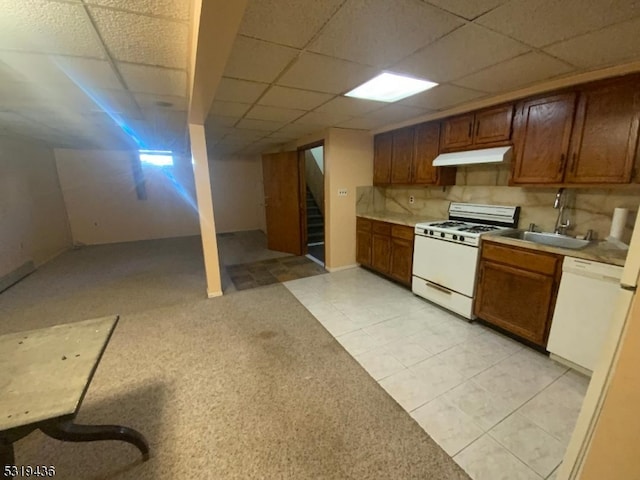 kitchen featuring sink, a paneled ceiling, and white appliances