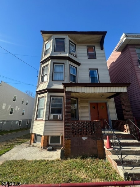 view of front facade featuring covered porch