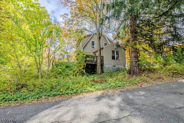 view of side of property featuring a wooden deck