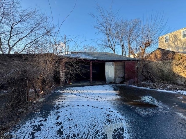 view of yard layered in snow