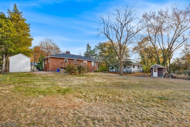 view of yard with a shed