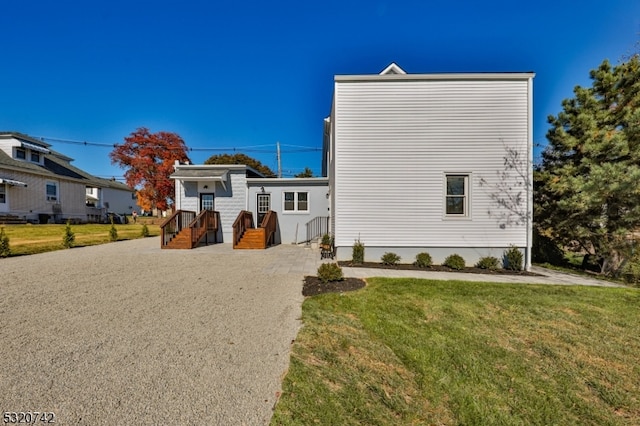 back of house featuring a lawn