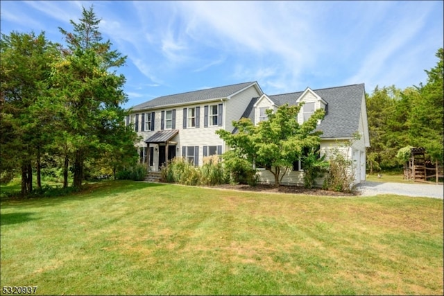 view of front of house featuring a front yard and a garage