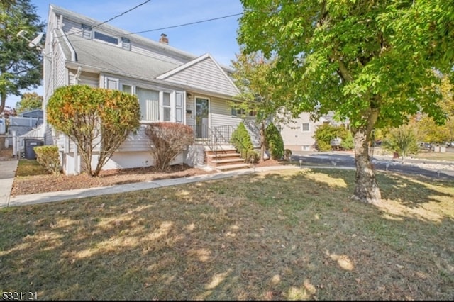 view of front of house featuring a front yard