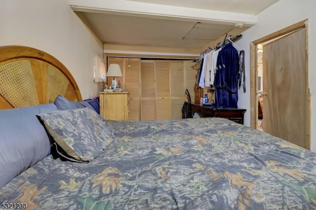 bedroom featuring a closet