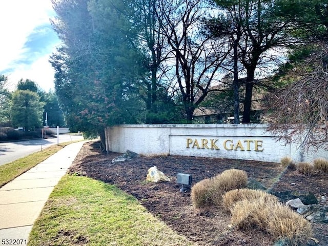 view of community / neighborhood sign