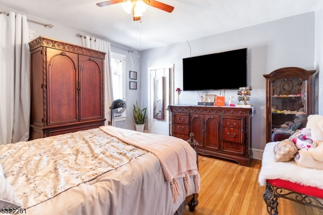 bedroom featuring light hardwood / wood-style floors and ceiling fan