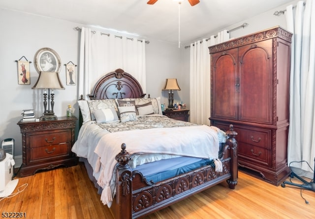 bedroom featuring light hardwood / wood-style floors and ceiling fan