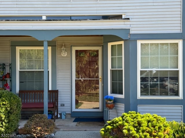 entrance to property featuring a porch