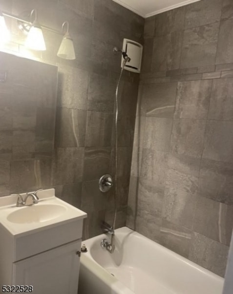 bathroom featuring vanity and tiled shower / bath combo