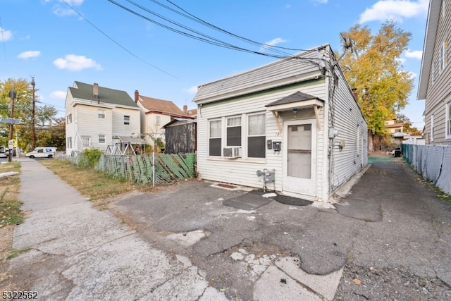 bungalow with cooling unit