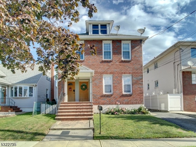 view of front of home featuring a front yard