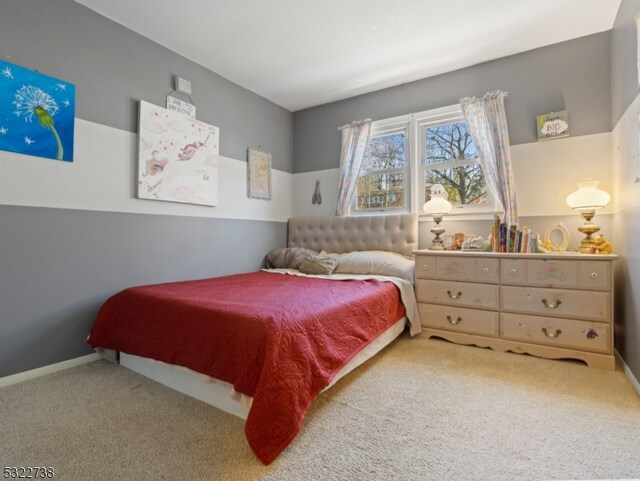 bedroom featuring carpet floors