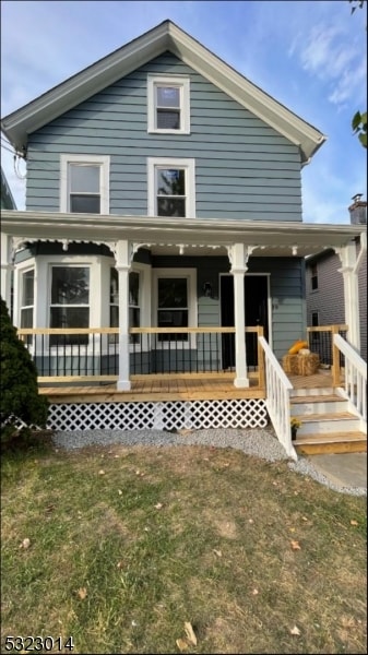 view of front of home with a front lawn and covered porch