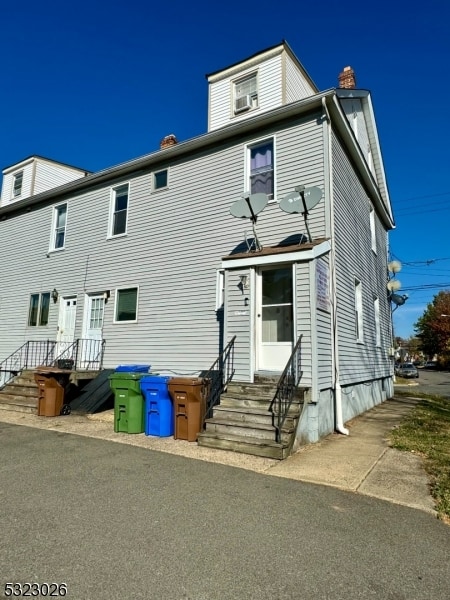 view of front facade