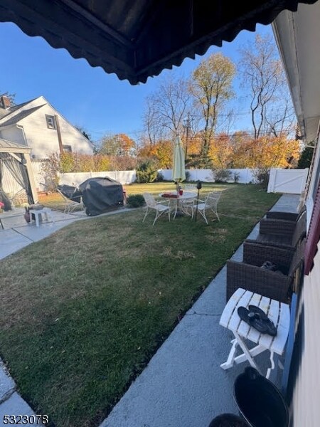 view of yard with a patio