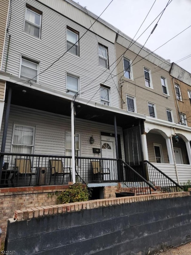 view of front facade featuring a porch